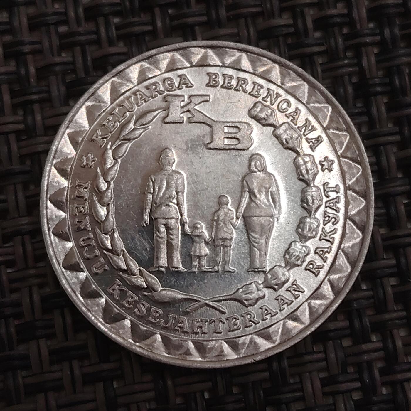 布加迪🐬～世界钱币(上海)🌾第 285 期 /  各国套币和散币