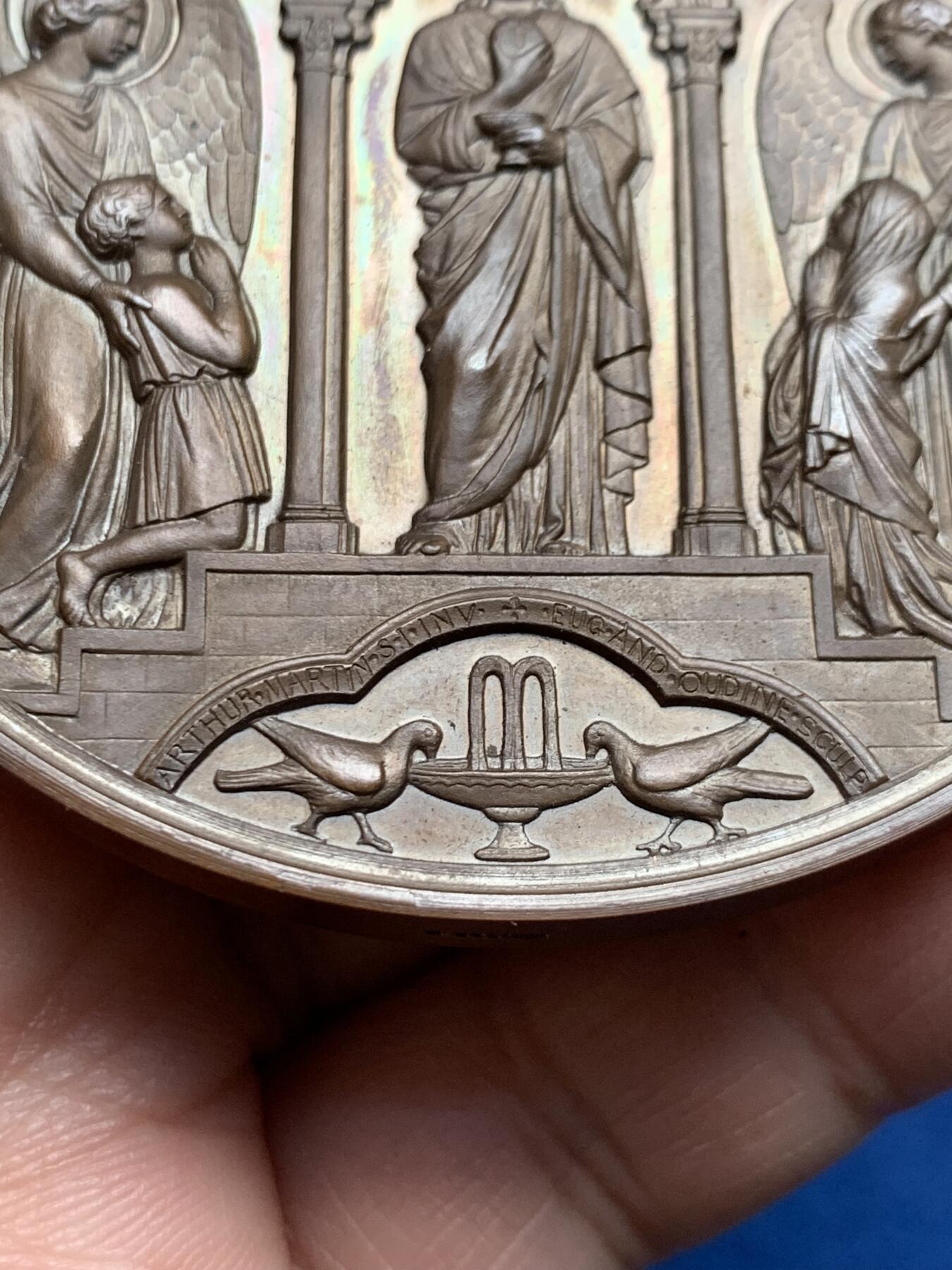 《竞宝斋》第476场 周日，周一 2场连拍 （全场包邮）欢迎送拍 法国圣餐洗礼大铜章 好品 141.8克 68.6mm 蜜蜂铜标 带盒