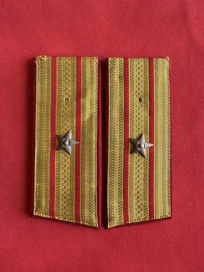 五哥徽章群   31号周二晚上八点4群联拍 - 肩章