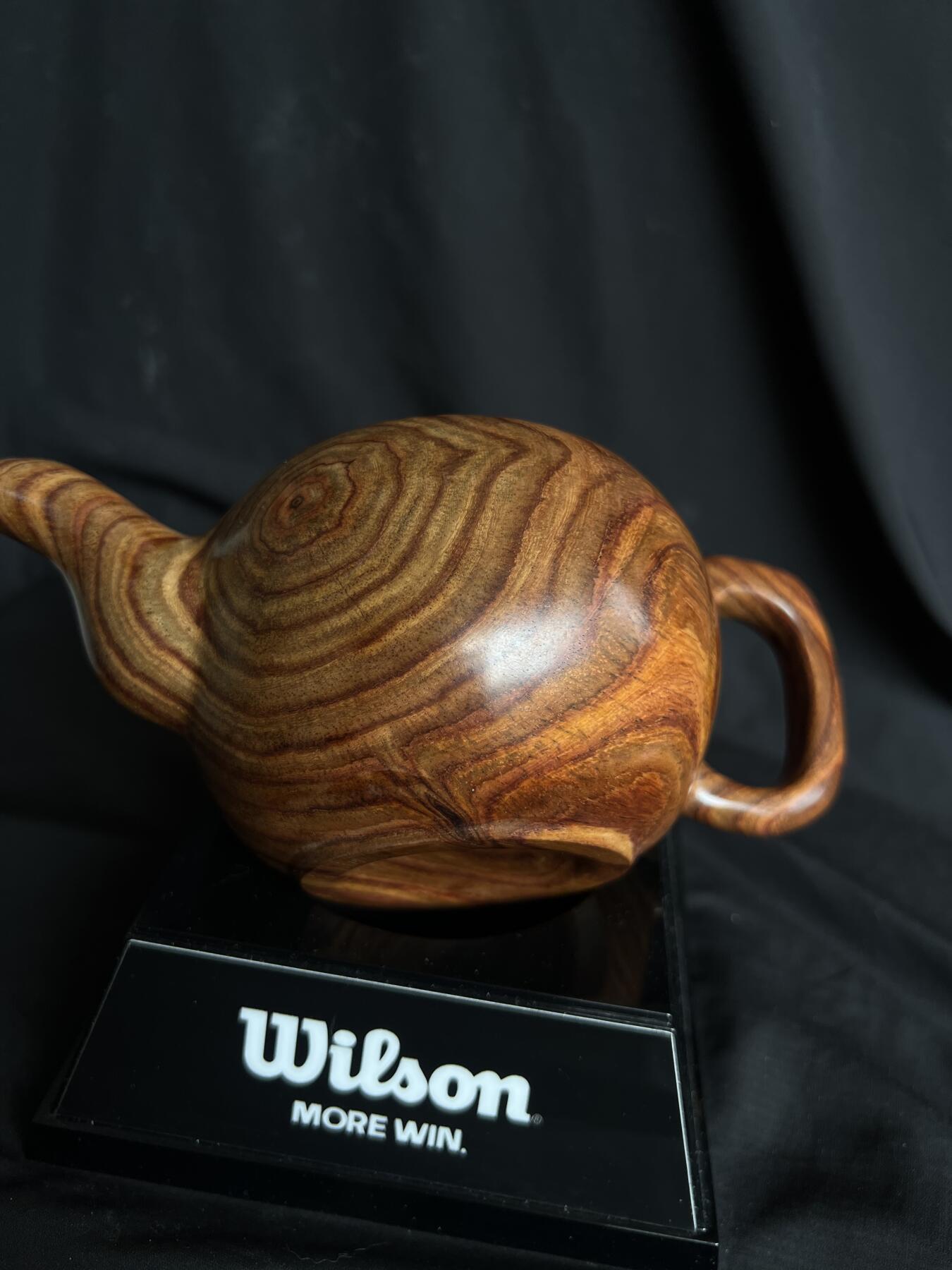 零元拍：越南黄花梨精工摆件茶壶把把壶，一块料制成，尺寸约：18（含壶把）/9CM。