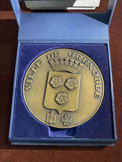 日日生财—方圆世界（全场包邮）第二场 - 1968年格勒诺布尔冬季奥运会的铜质纪念铜章 110.4克 直径68mm