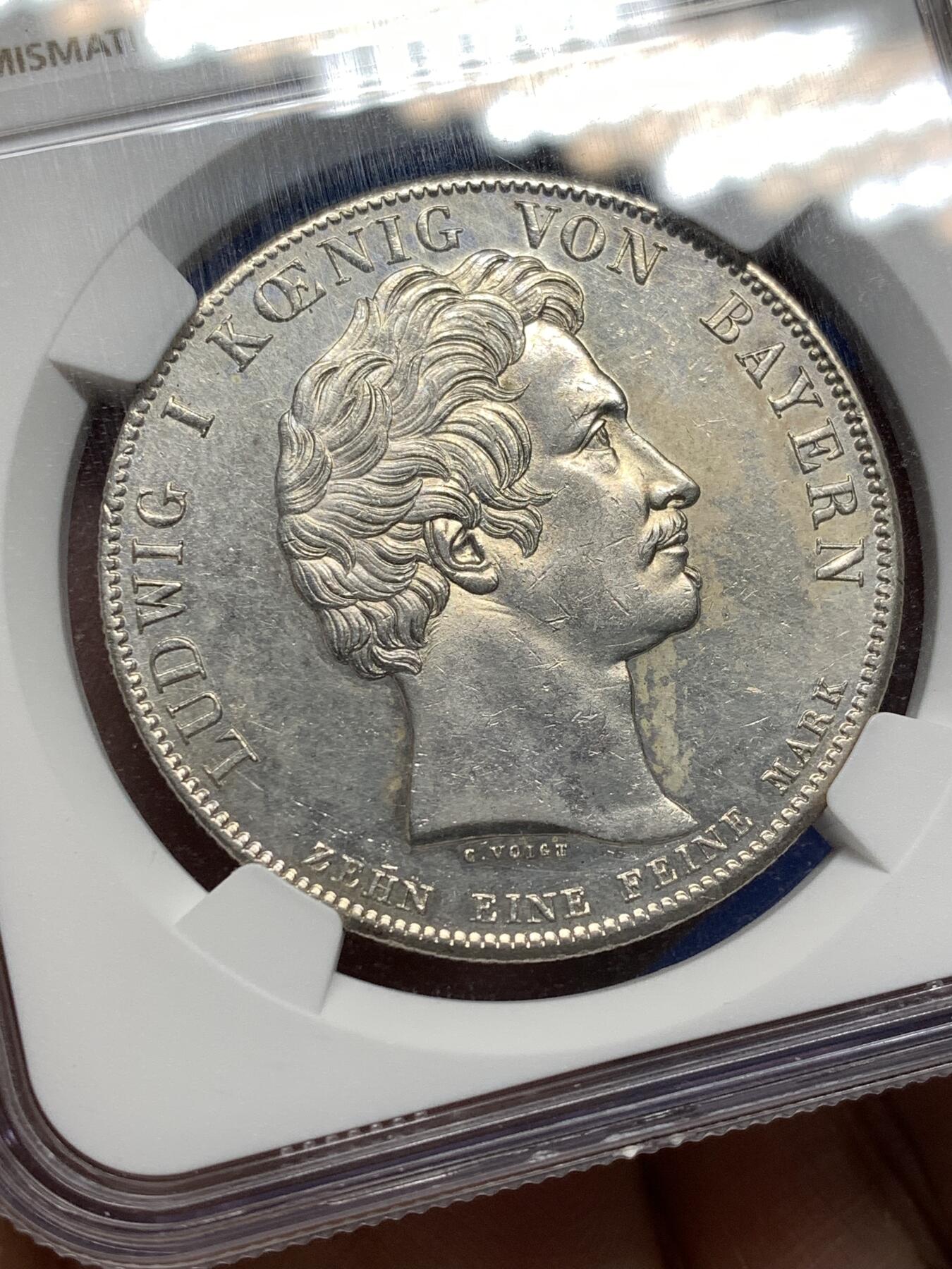 《竞宝斋》第476场 周日，周一 2场连拍 （全场包邮）欢迎送拍 NGC UNC 德意志巴伐利亚王国1828年天堂赐予皇室家族的祝福1泰勒大银币 细节底板都不错 性价比之选