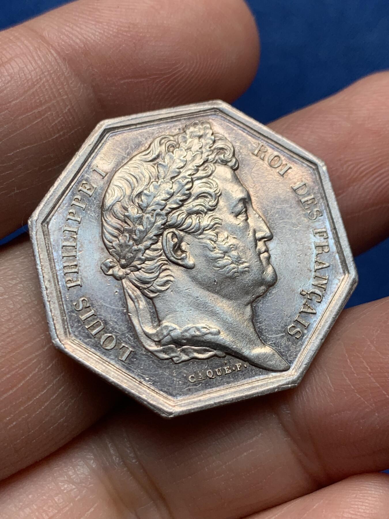 《竞宝斋》第476场 周日，周一 2场连拍 （全场包邮）欢迎送拍 法国皇家医学院菲利普一世八角银质代币，医学荣誉奖励，油灯边铭，13.7克，30.5mm