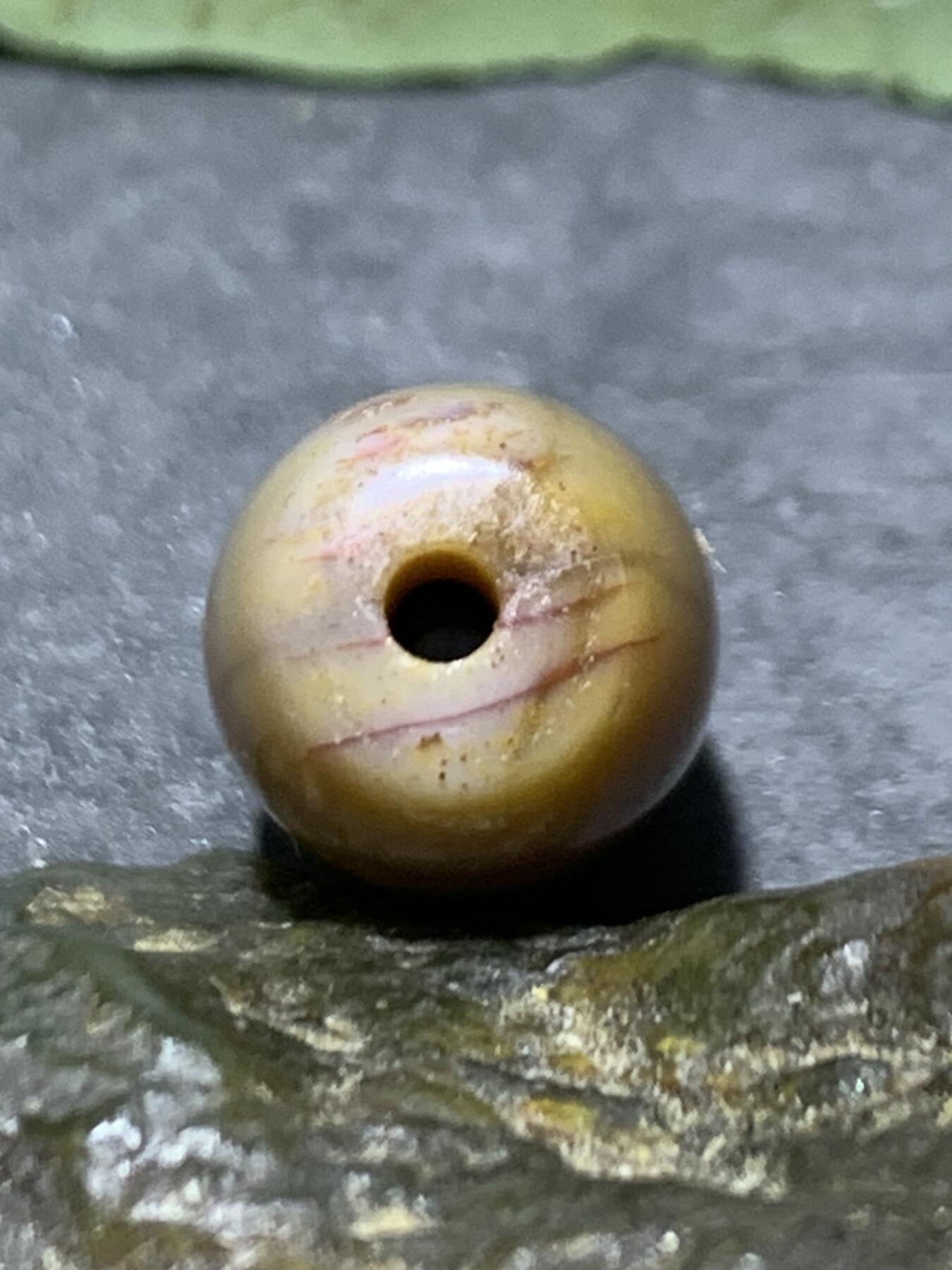 精美拉丝料战国红玛瑙桶珠一颗