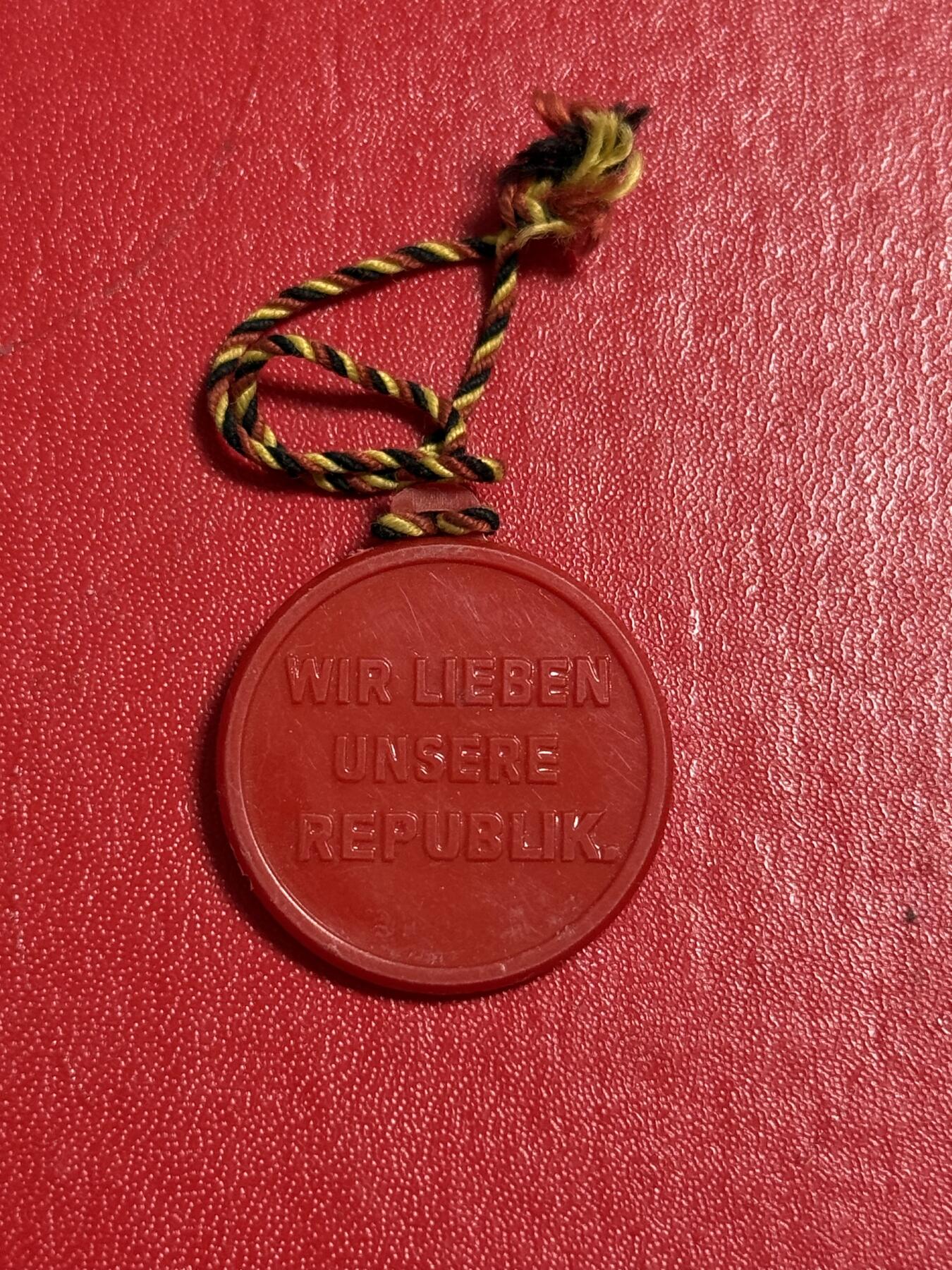 韵星假日军品类拍卖第50期 民主德国成立十四周年纪念奖章