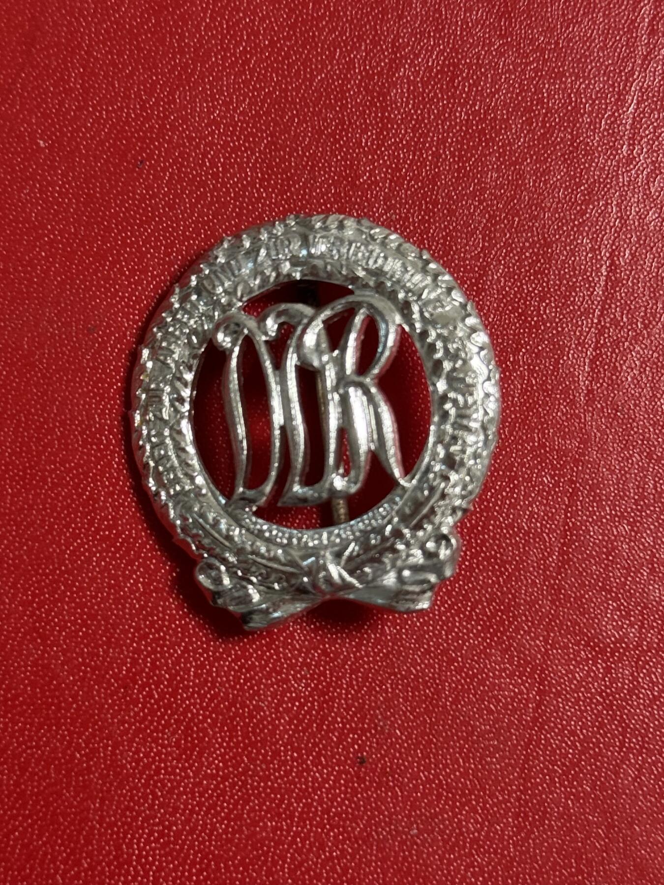 韵星假日军品类拍卖第50期 民主德国银级体育技能证章