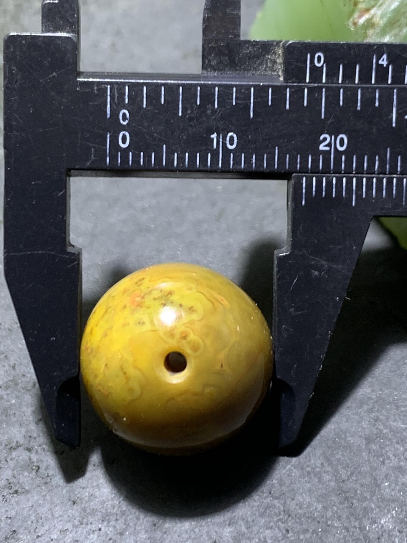 精美冰飘冻料草花纹战国红玛瑙圆珠一个