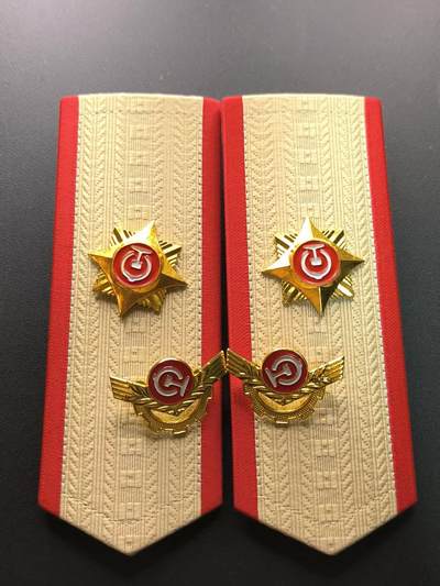 云宸嘉赏-勋臻文献佳藏优品精选场次（低佣 转发佣金红包） - 铁路肩章配饰一套 