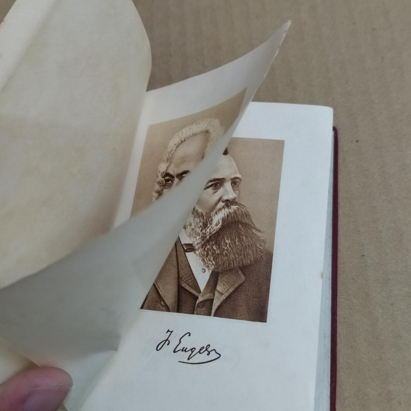 PCAI钱币  31-793  钱币书籍小专场 1977年一版一印  小红书