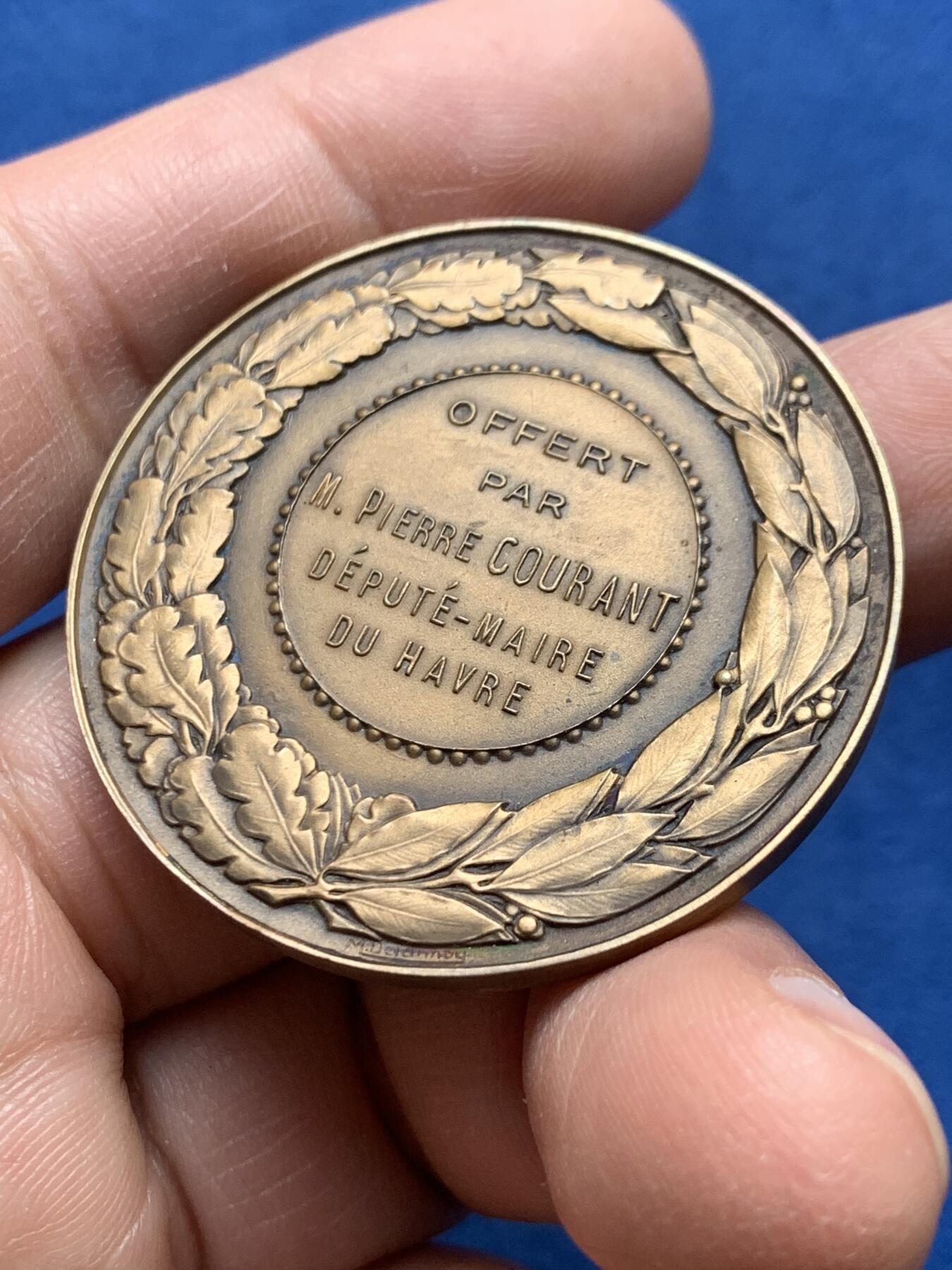 《竞宝斋》第476场 周日，周一 2场连拍 （全场包邮）欢迎送拍 法兰西玛丽安娜女神铜章 正面头像 38.7克 40.8mm 三角铜标 带原盒