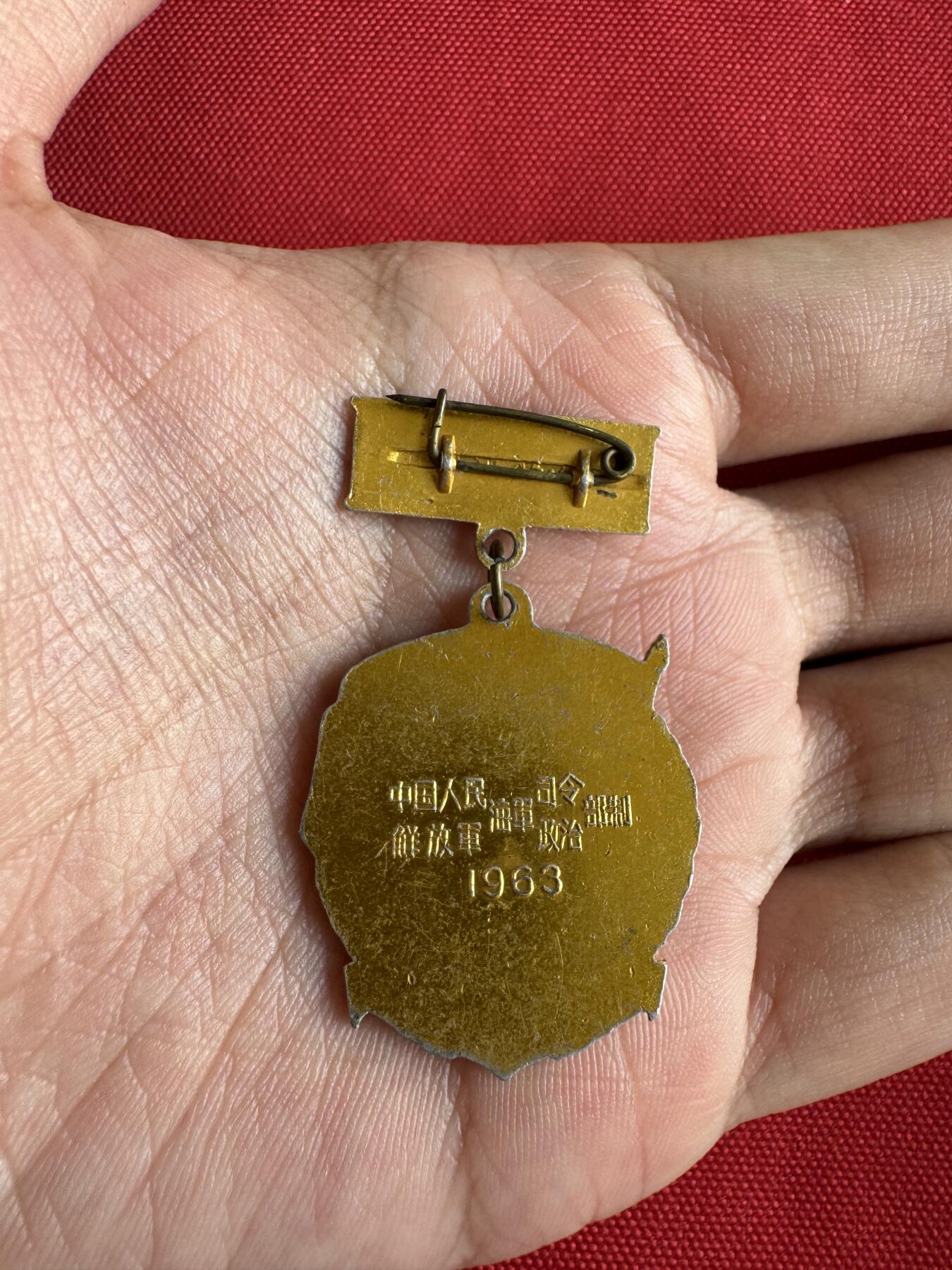 五哥徽章群   31号周二晚上八点4群联拍 铝章