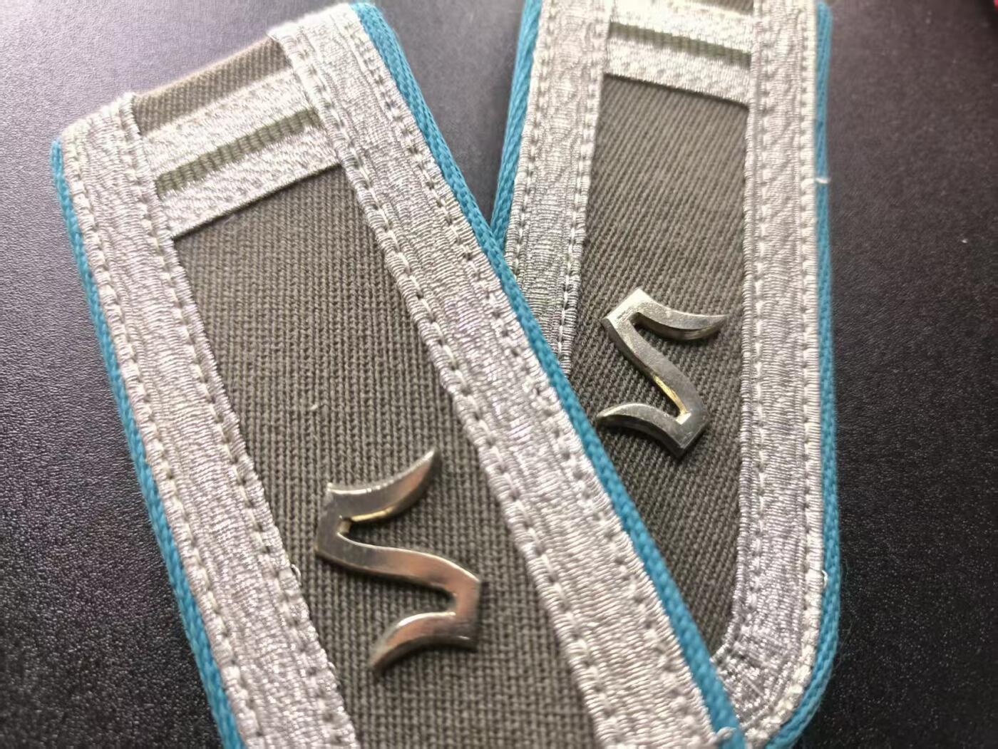 云宸嘉赏-勋臻文献佳藏优品精选场次（低佣 转发佣金红包） 民主德国人民军防空军二级学员肩章 