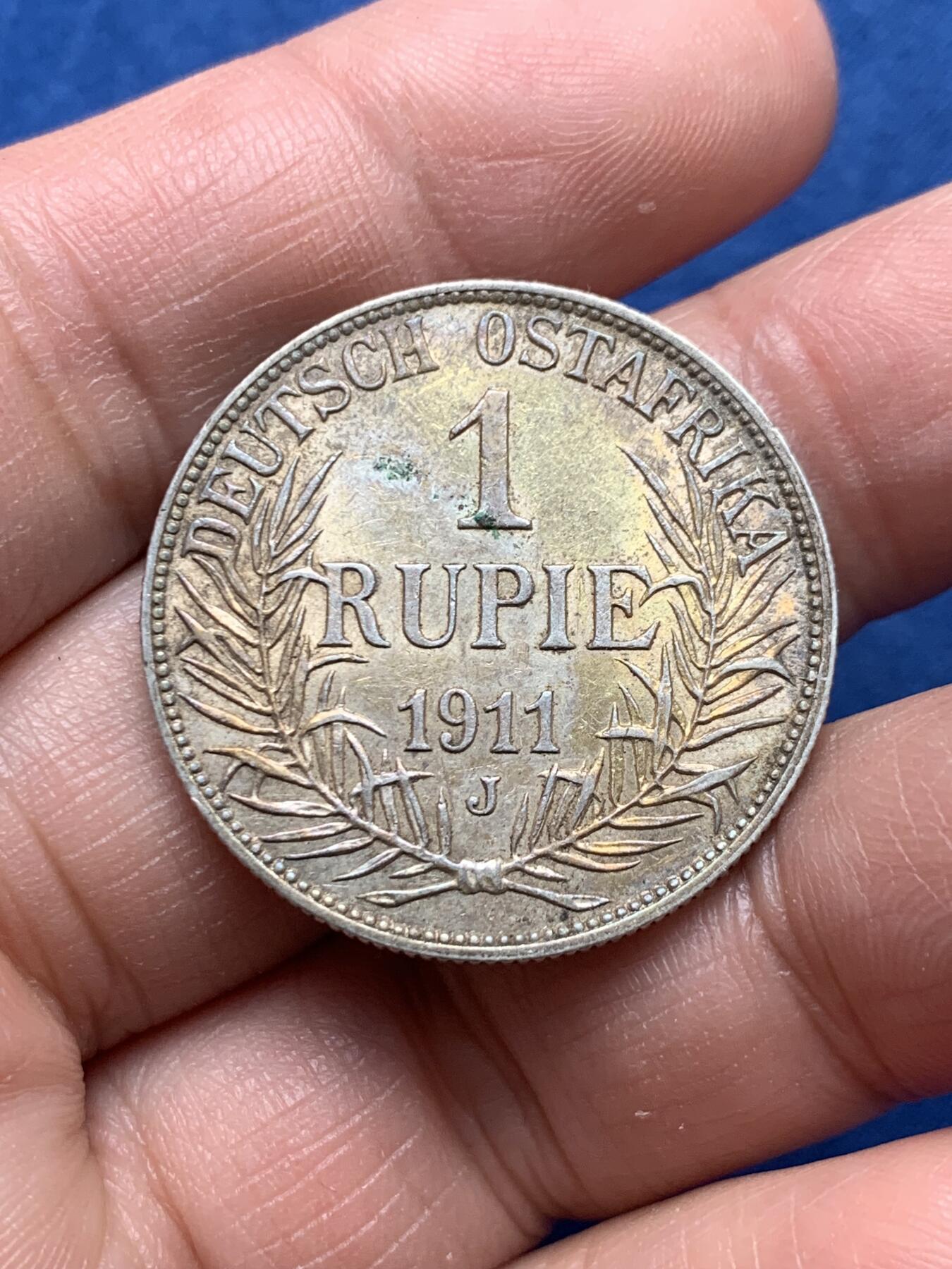 《竞宝斋》第476场 周日，周一 2场连拍 （全场包邮）欢迎送拍 德属东非1911年1卢比银币 转光人像清晰好品