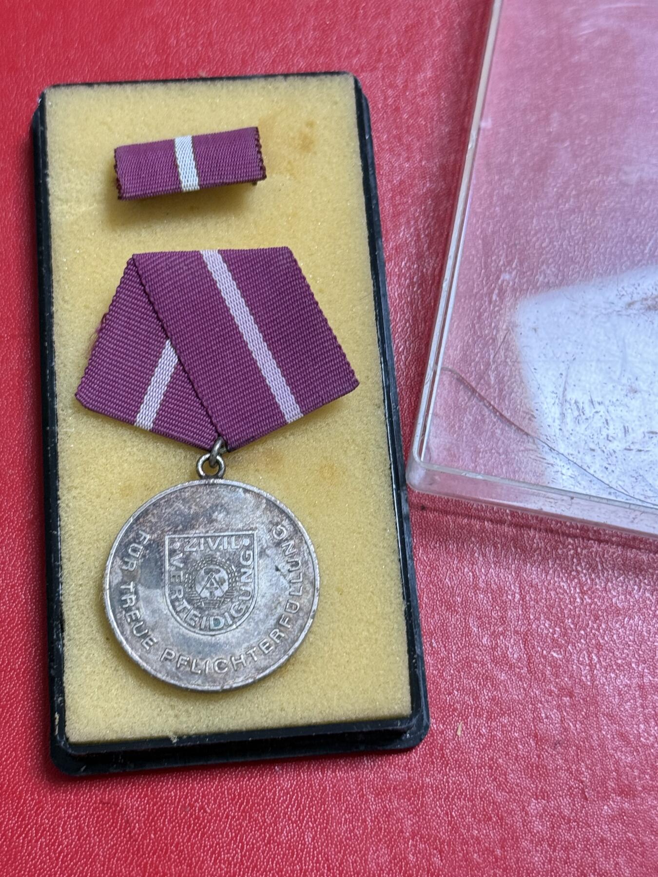 韵星假日军品类拍卖第50期 民主德国银级民防忠诚服务奖章带原盒略