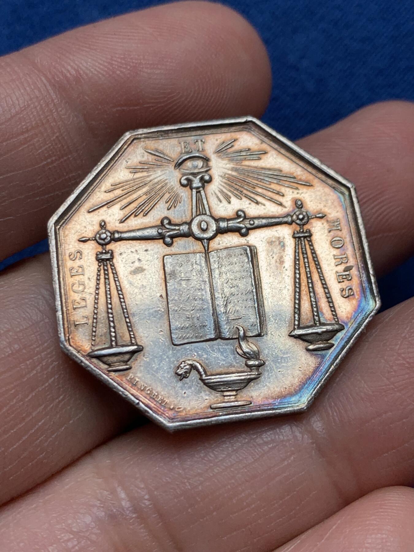 《竞宝斋》第476场 周日，周一 2场连拍 （全场包邮）欢迎送拍 法国奥布省塞纳河畔公证人协会八角银质代币，手指ARGENT，12.6克，30mm