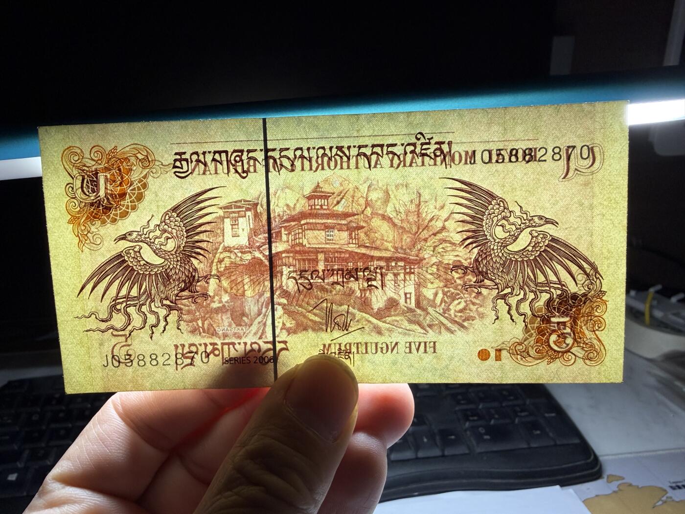 2026年集古藏今外币拍卖第三期-第10场—（总第320拍-纸币专场），本期拍完结算一次，发货时间2-3天，休息几天后继续新的一期拍卖。  不丹5努尔特鲁姆纸币（2006版）