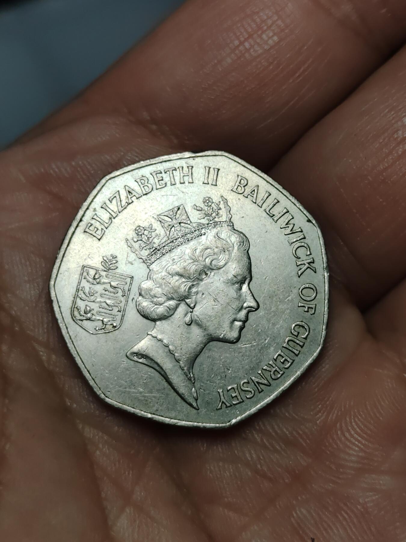 2026年第三十九场(总第二百零八场）外国好品散币场(免佣金) 英属根西岛🇬🇬1986年50便士(伊丽莎白二世中年高冠第一套第一版，大尺寸版)