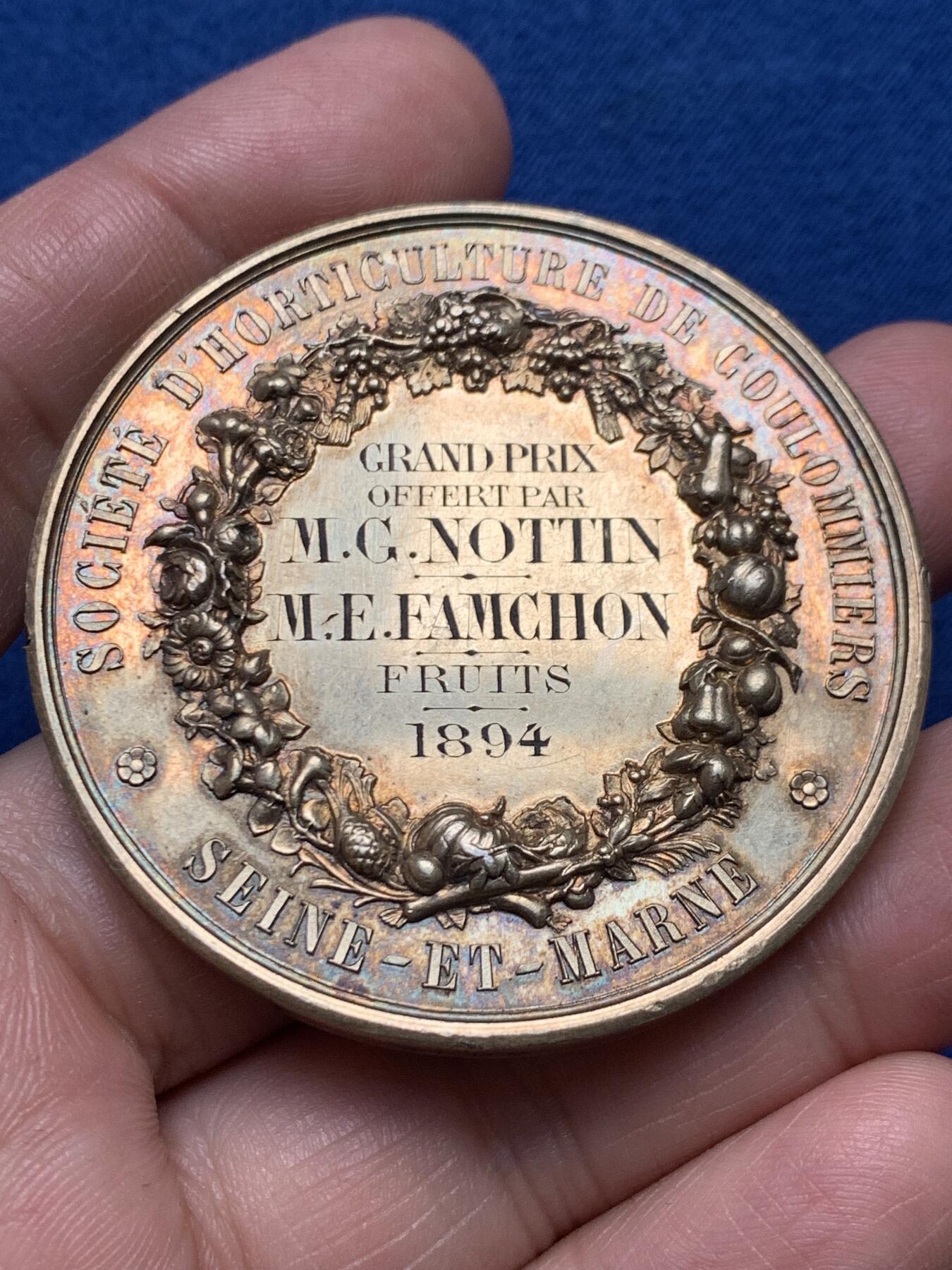 《竞宝斋》第476场 周日，周一 2场连拍 （全场包邮）欢迎送拍 法国塞纳-马恩省库洛米耶园艺协会镀金银章，61.55g，50.8mm，丰饶角银标