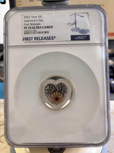第196期拍卖 - 纽埃2022年情人节镶嵌皇冠水晶心形本银版银币NGC-PF70首，999银，20克，发行2022枚