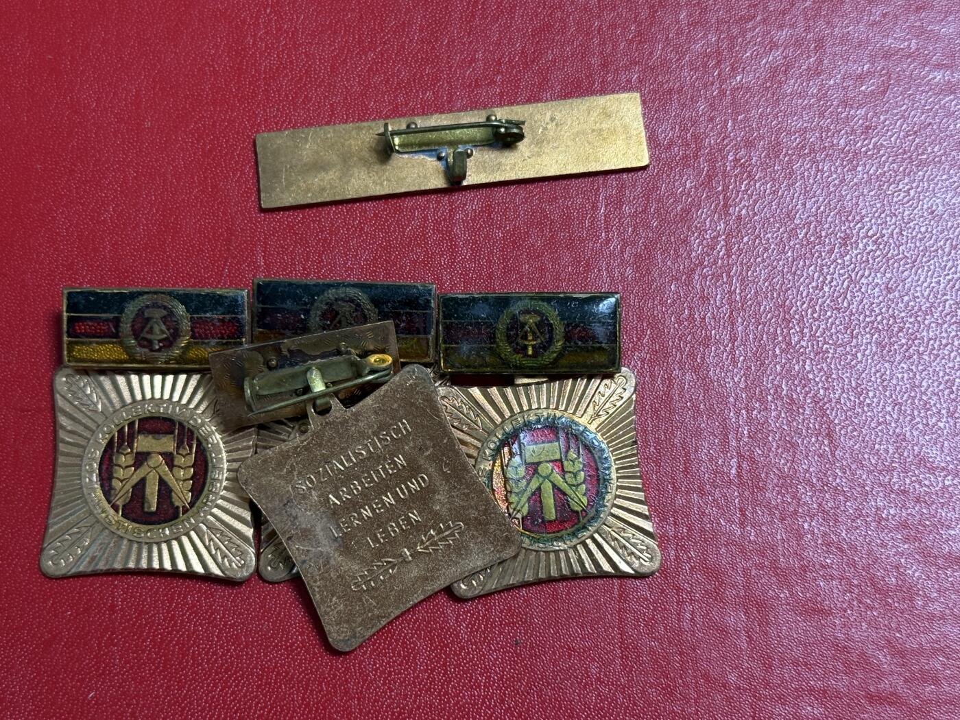 韵星假日军品类拍卖第50期 民主德国集体劳动模范奖章四枚带四次获得上挂