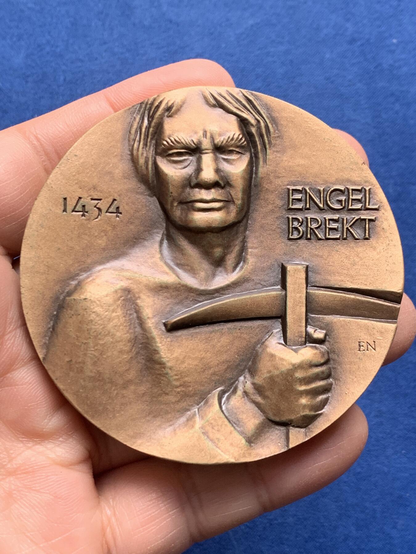 《竞宝斋》第476场 周日，周一 2场连拍 （全场包邮）欢迎送拍 瑞典大铜章 1983年 15世纪瑞典民族英雄恩格尔布雷克松反抗丹麦 带证书编号 直径69.2mm 重量280.1g