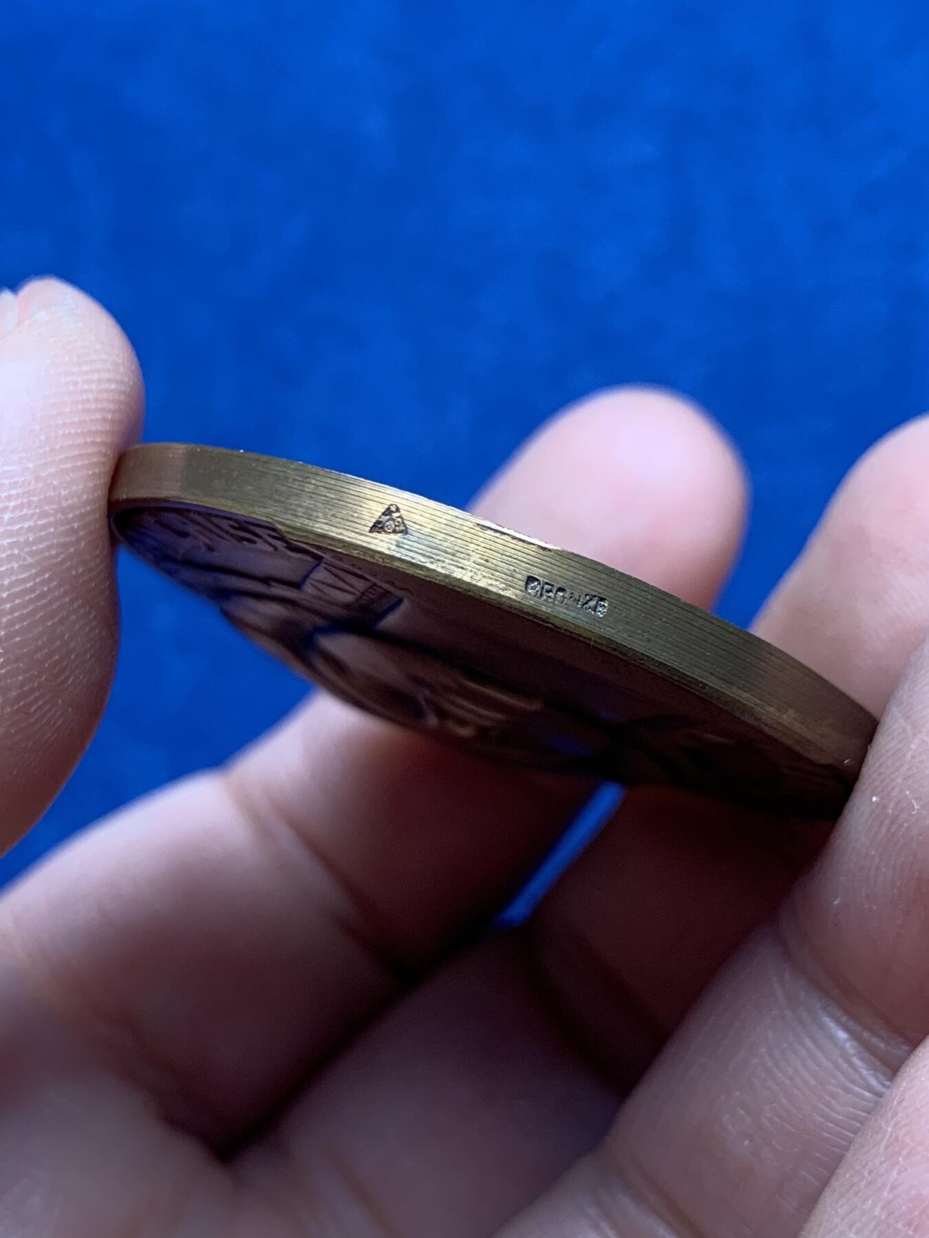 《竞宝斋》第476场 周日，周一 2场连拍 （全场包邮）欢迎送拍 法兰西玛丽安娜女神铜章 正面头像 38.7克 40.8mm 三角铜标 带原盒