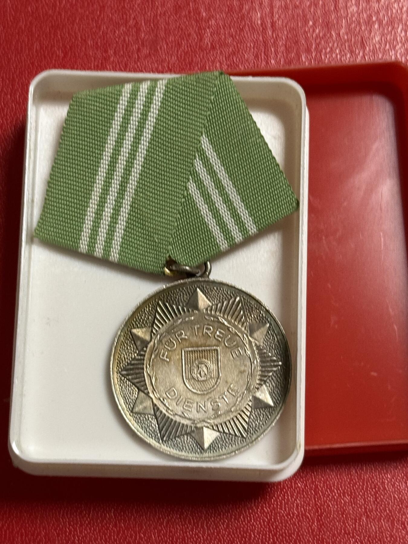 韵星假日军品类拍卖第50期 民主德国银级内务部武装力量忠诚服务奖章带盒