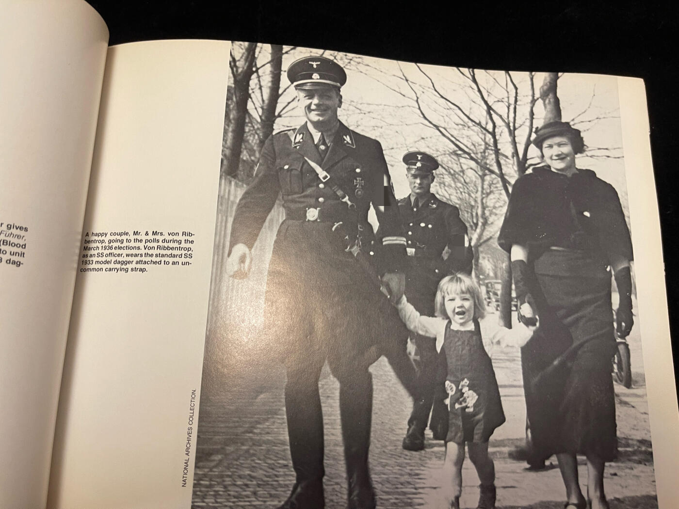 专场 德国二战时期刀剑佩戴图册 64页 很多少见组织佩刀实带图片