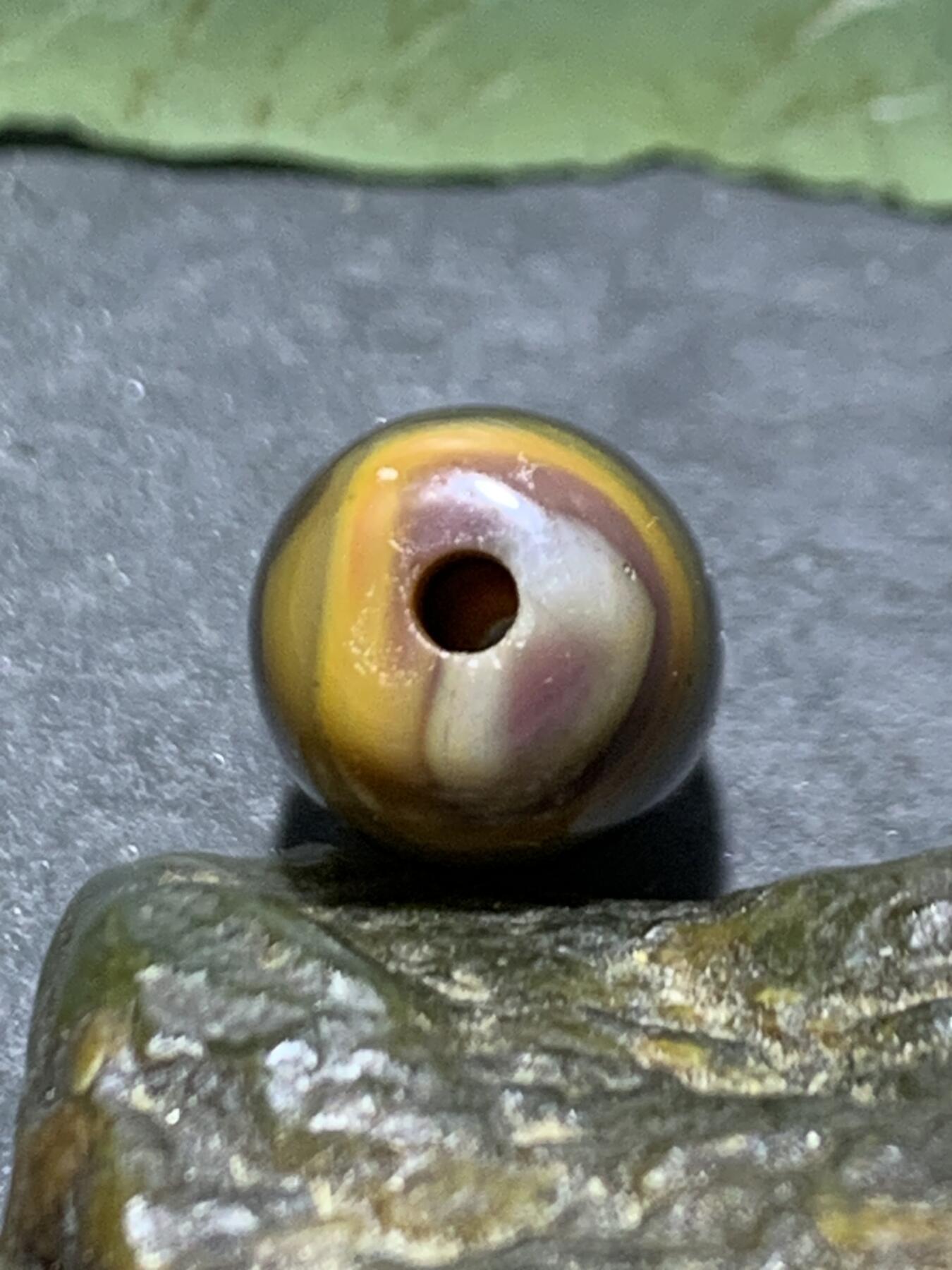 精美拉丝料战国红玛瑙桶珠一颗