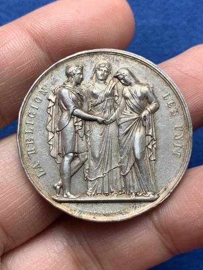 《竞宝斋》第476场 周日，周一 2场连拍 （全场包邮）欢迎送拍 - 法国结婚纪念银章，21.9g，36.5mm，蜜蜂边铭，有磕