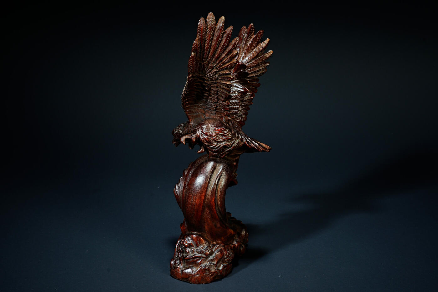 上海都达杂项专场六十七【全场包邮】 清代老黄杨木精雕《雄鹰展翅》摆件