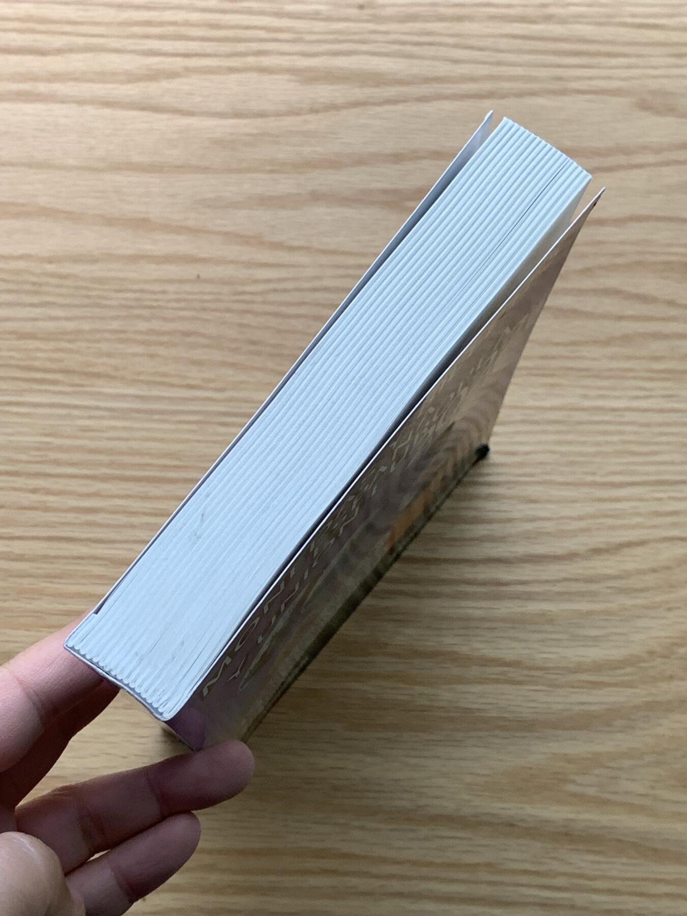 《竞宝斋》第476场 周日，周一 2场连拍 （全场包邮）欢迎送拍 西班牙 2022年 钱币目录 包含属地，本土，现代币，纸币。将近500页的厚度。值得拥有 后面广告页去除，重1公斤。