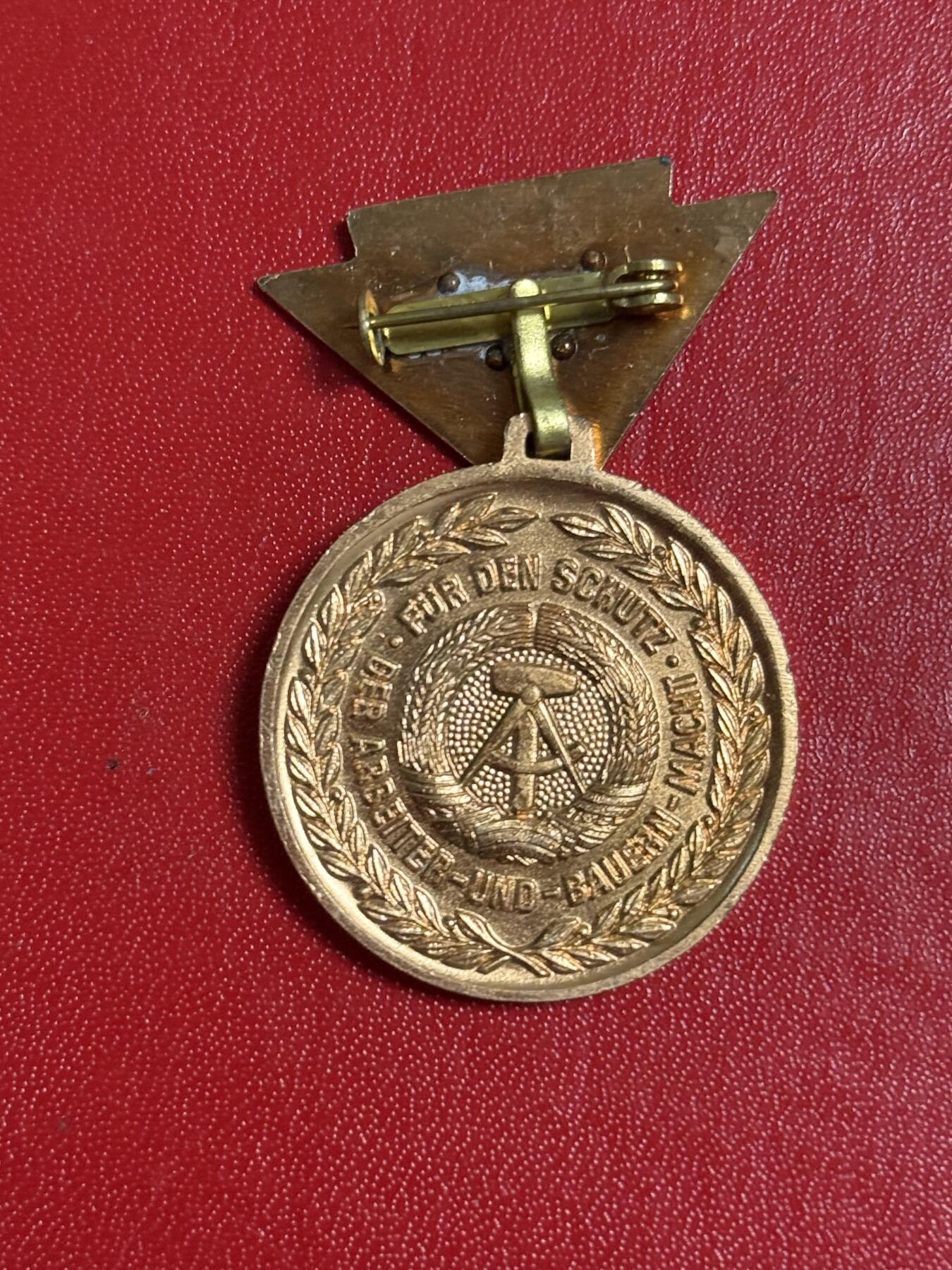 韵星假日军品类拍卖第50期 民主德国铜级人民军预备役优秀服务奖章