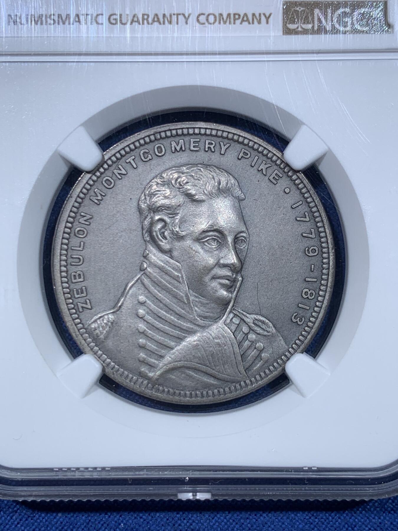 《竞宝斋》第476场 周日，周一 2场连拍 （全场包邮）欢迎送拍 NGC UNCD 美国1906年派克峰西南远征百年纪念SC1$银币章，正面：泽布伦·派克右侧肖像，边缘铭文“泽布伦·蒙哥马利·派克1779-1813”；背面中央为派克峰图案，边缘铭文“西南远征纪念章 科罗拉多 1806-1906”。HK—336编号。直径34毫米。精致磨砂版工艺，（俗称美元/俗称“美元”版式，当时亦可作为1美元代用币使用）少见品种。