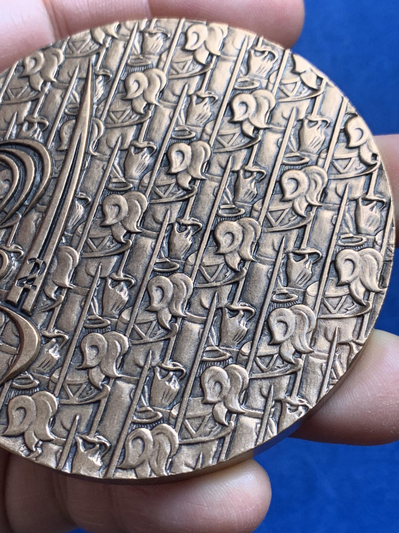 《竞宝斋》第476场 周日，周一 2场连拍 （全场包邮）欢迎送拍 法国圣西尔特种军事学校二百周年纪念铜章 拿破仑创立 197克 71.6mm 带盒