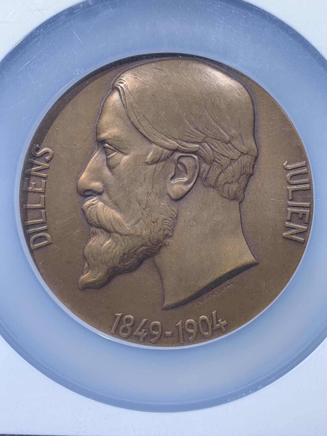 《竞宝斋》第476场 周日，周一 2场连拍 （全场包邮）欢迎送拍 NGC MS64BN 比利时1904年朱利安迪伦斯纪念铜章，直径70毫米，加大加厚盒。