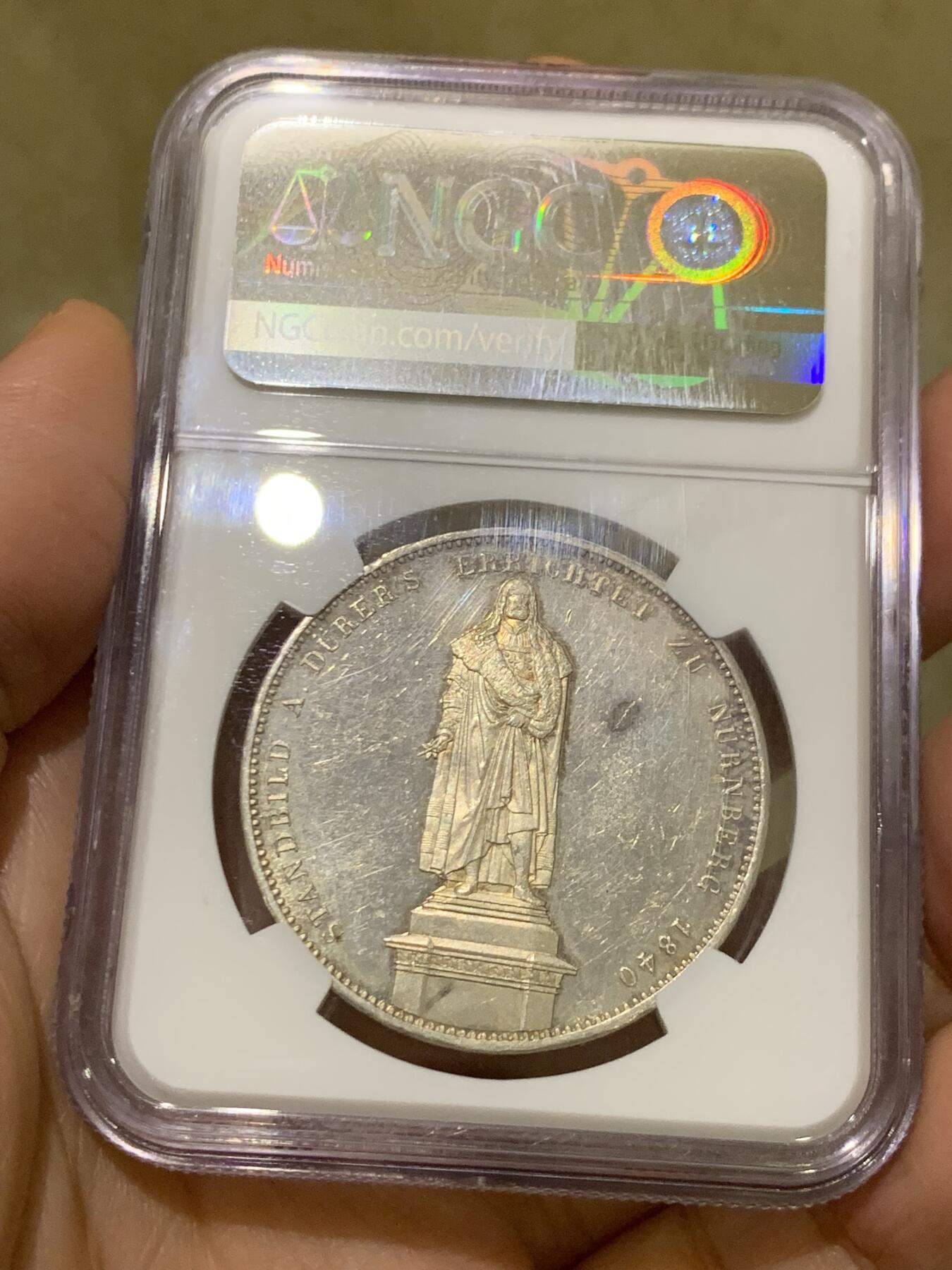 《竞宝斋》第476场 周日，周一 2场连拍 （全场包邮）欢迎送拍 NGC MS62 德意志巴伐利亚王国1840年2泰勒 37克的大银币 正面路德维希一世侧像 背面阿尔布雷希特·丢勒雕像 历史泰勒中的少见品种 季军分