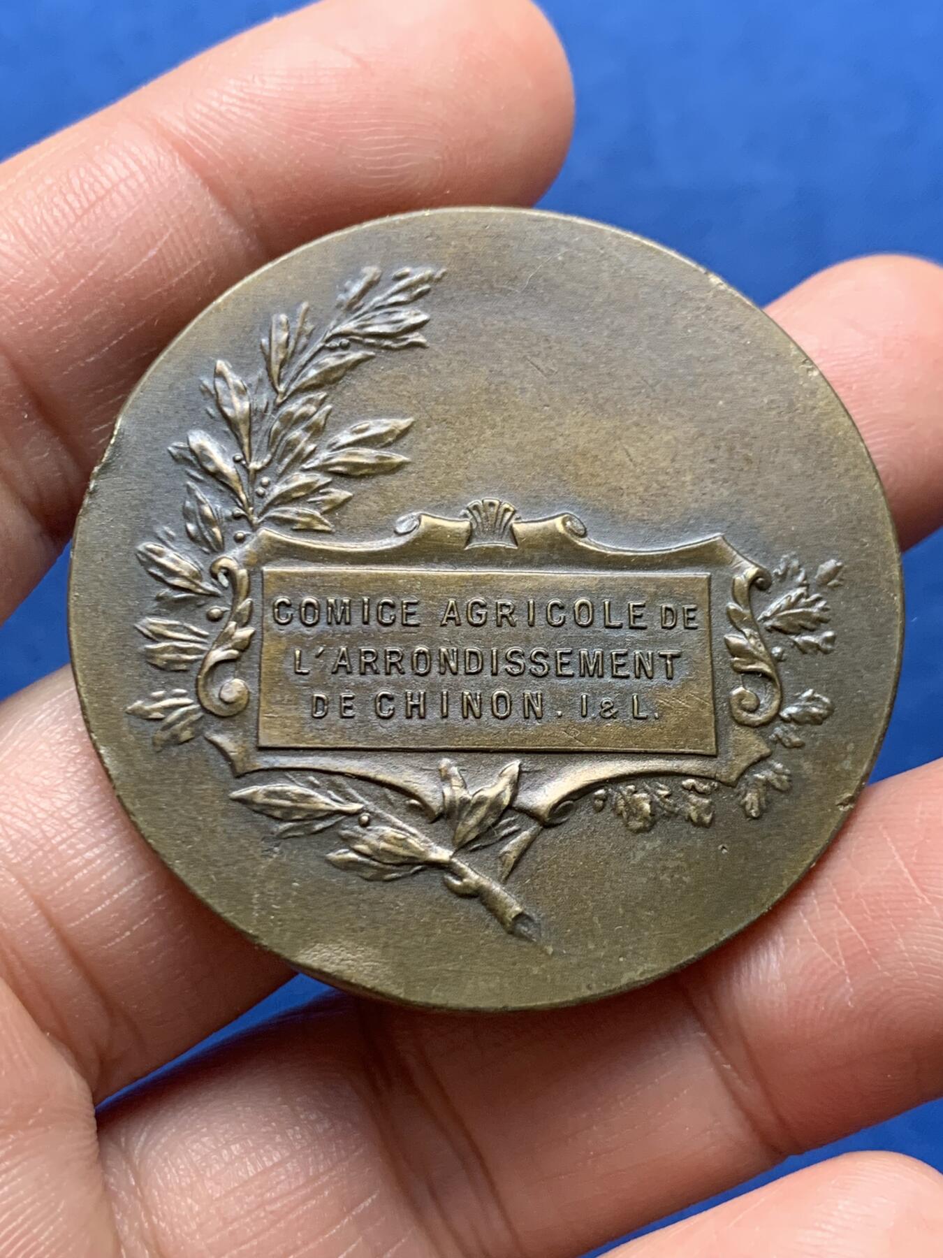 《竞宝斋》第476场 周日，周一 2场连拍 （全场包邮）欢迎送拍 法国铜章 未知年份 玛丽安娜女神 希农行政区农业竞赛 直径44.5mm 重量40.2g