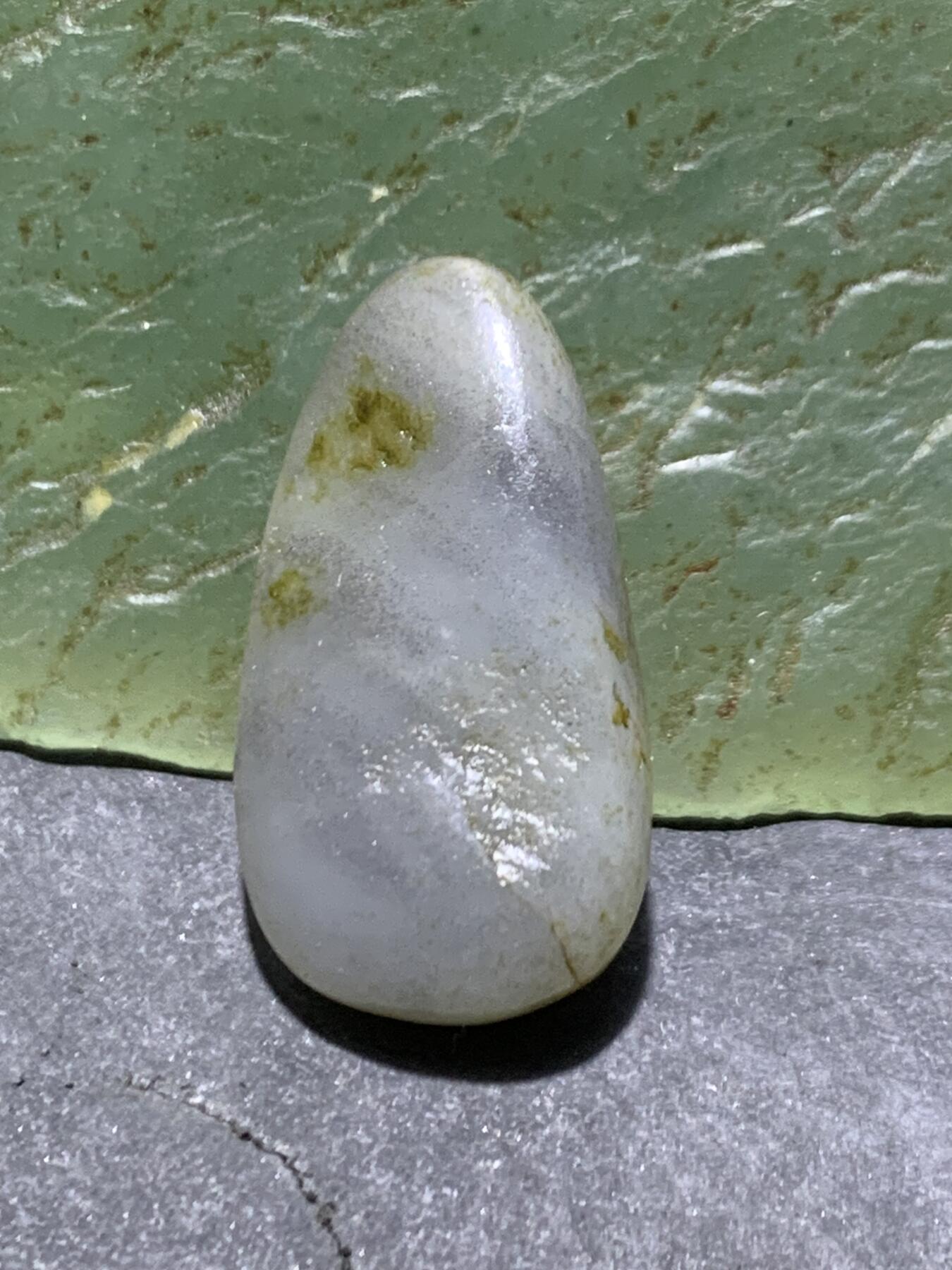 精美和田玉青花小独籽原石一颗