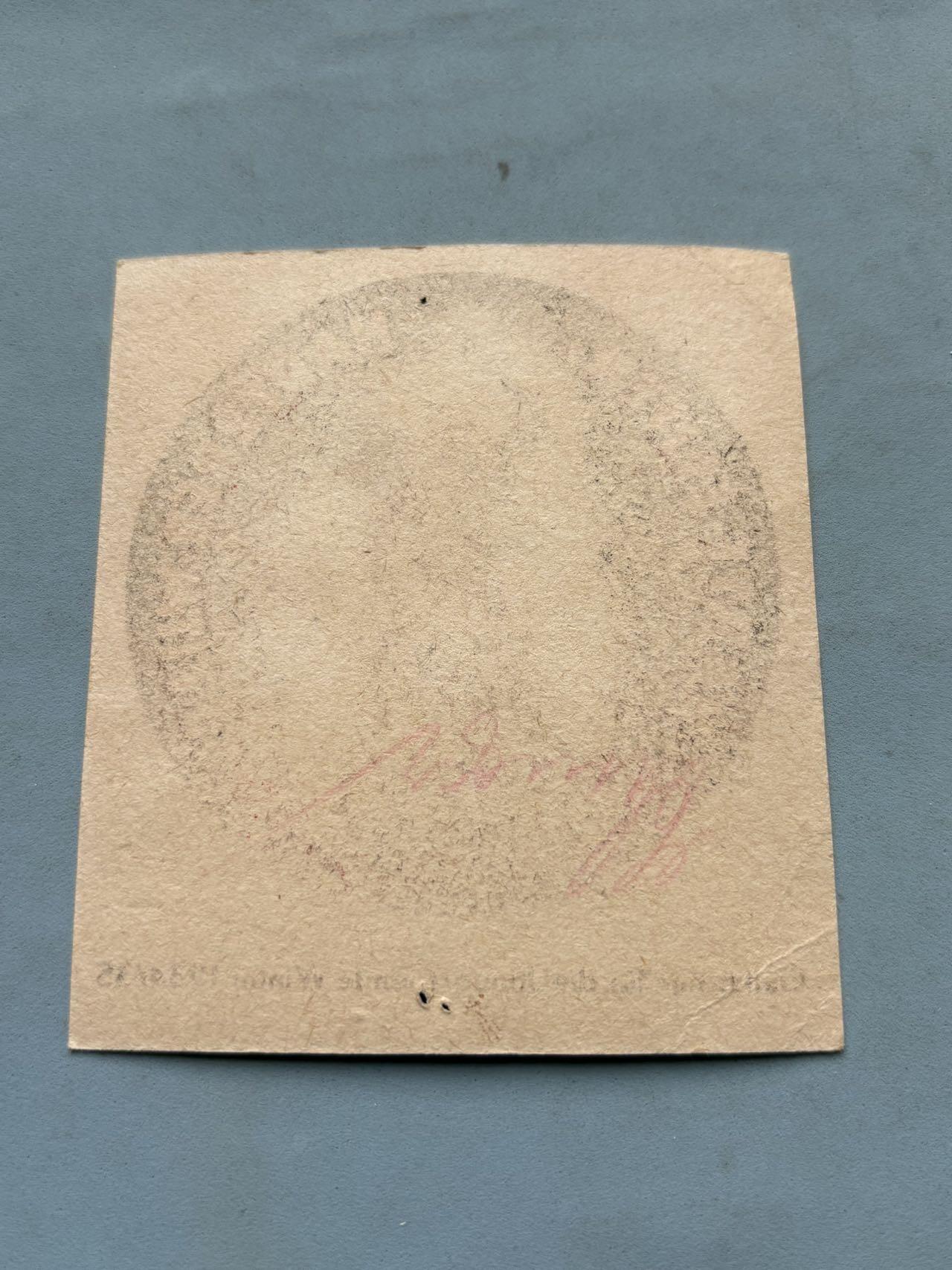 盛世勋华——号角文化勋章邮票专场拍卖第311期  德国冬季救助捐赠凭证（1934/35年1月），铁匠打铁的剪影，象征“坚韧、劳动与民族复兴”，是塑造“奋斗民族”形象的视觉符号，标语“艰苦的时代——更坚强的意志”刻意渲染“民族苦难”，将民众的贫困归咎于“外部压迫”，煽动民族主义情绪，为扩军备战铺垫民意