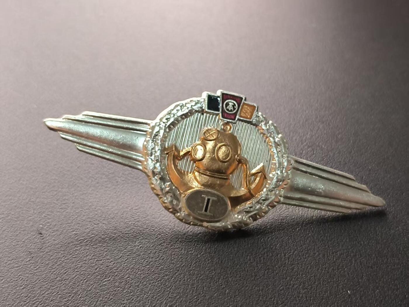 云宸嘉赏-勋臻文献佳藏优品精选场次（低佣 转发佣金红包） 民主德国1960早期潜水技能章 转轮珐琅版本 美品 