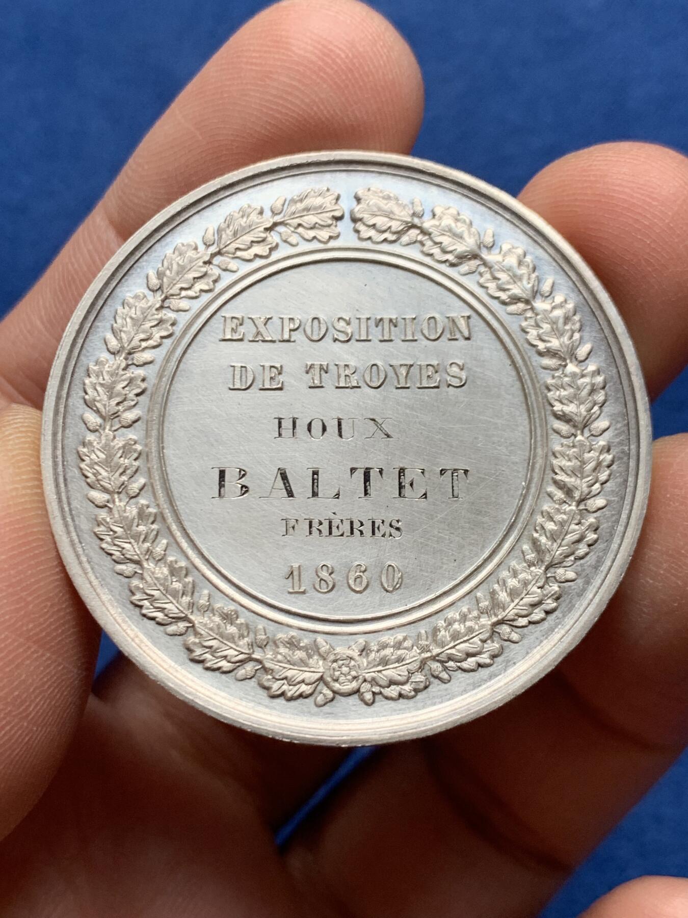 《竞宝斋》第476场 周日，周一 2场连拍 （全场包邮）欢迎送拍 法国1860年拿破仑三世银章 重38.5克 手指银标 41.2mm 带盒