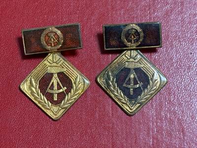 韵星假日军品类拍卖第50期 - 民主德国个人劳动荣誉奖章两枚