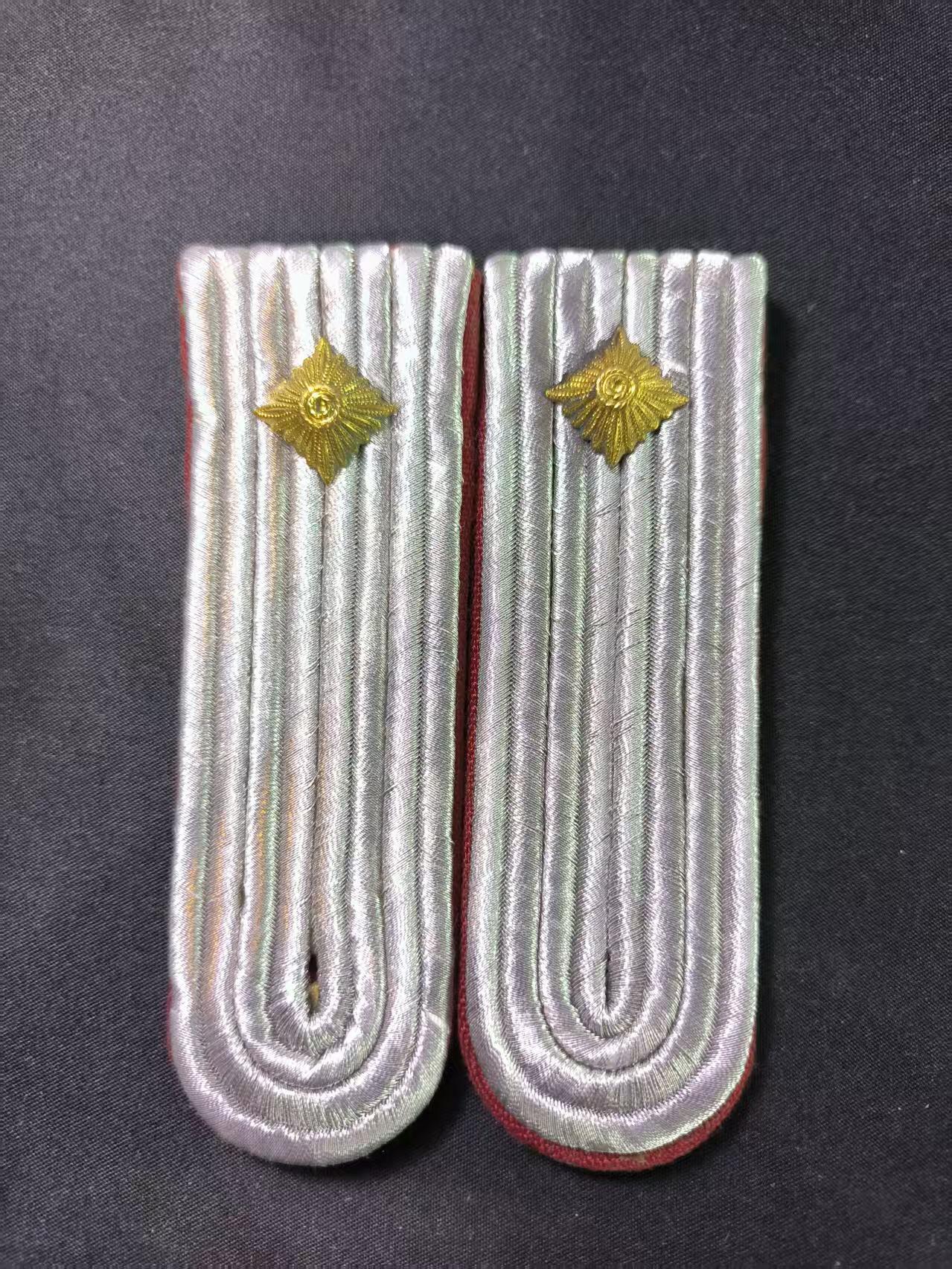 云宸嘉赏-勋臻文献佳藏优品精选场次（低佣 转发佣金红包） 民主德国人民军史塔西（国家安全部）少尉肩章 