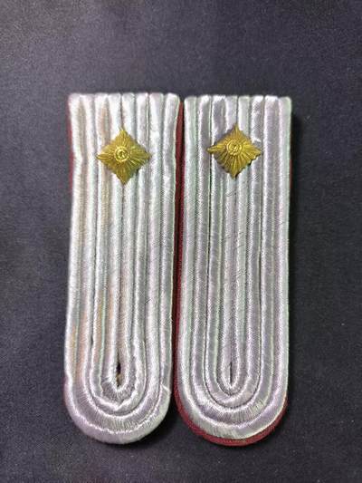 云宸嘉赏-勋臻文献佳藏优品精选场次（低佣 转发佣金红包） - 民主德国人民军史塔西（国家安全部）少尉肩章 