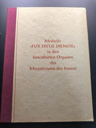 云宸嘉赏-勋臻文献佳藏优品精选场次（低佣 转发佣金红包） - 德意志民主共和国（东德）内务部武装力量忠诚服役金质奖章证书 62年授予大尉 弗里茨・米勒（原主经历驻营警察时期） 