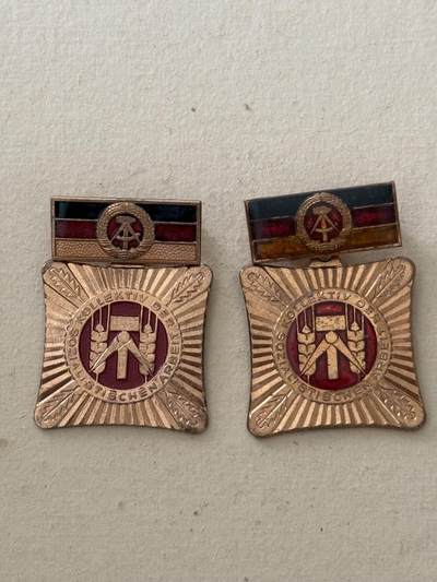 云宸嘉赏-勋臻文献佳藏优品精选场次（低佣 转发佣金红包） - 民主德国集体劳动荣誉奖章一组 