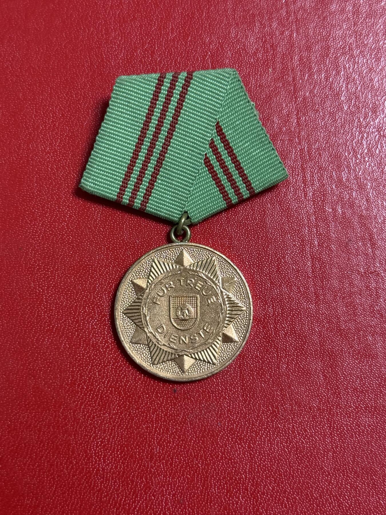 韵星假日军品类拍卖第50期 民主德国铜级内务部武装力量忠诚服务奖章