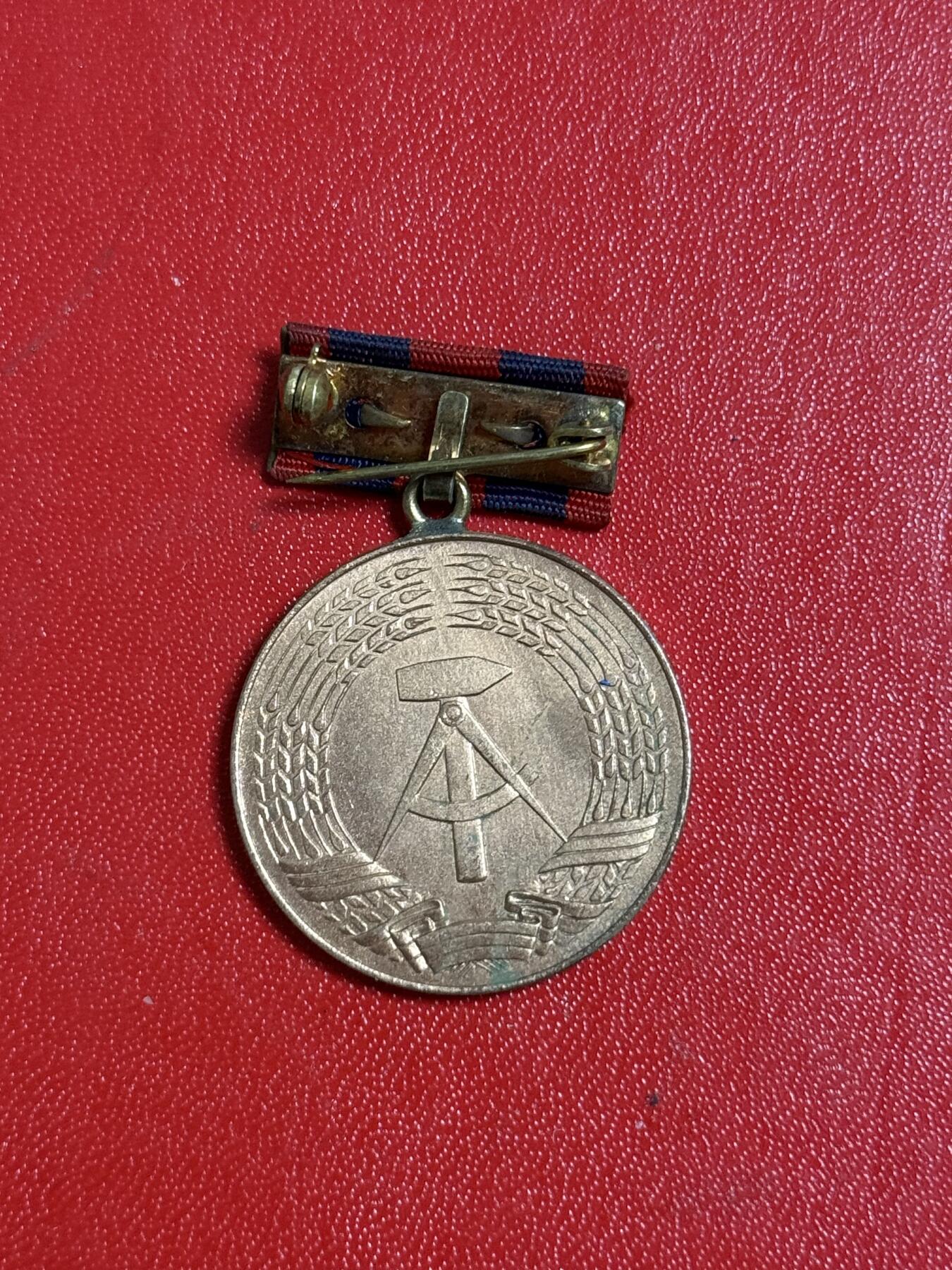 韵星假日军品类拍卖第50期 民主德国铜级支援消防忠诚服务奖章