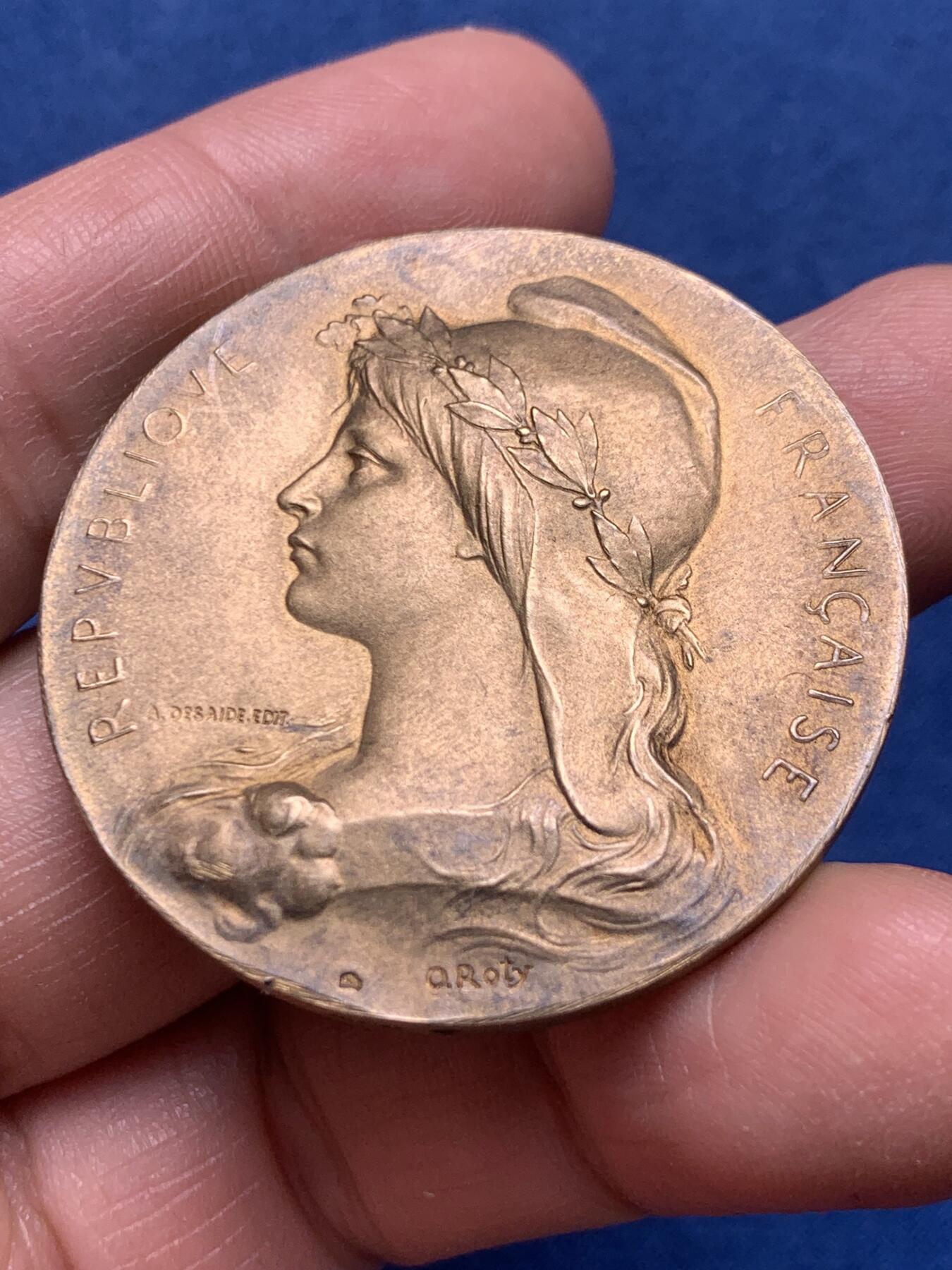 《竞宝斋》第476场 周日，周一 2场连拍 （全场包邮）欢迎送拍 名家罗蒂作 玛丽安娜女神镀金银章 31.2克 41.4mm 菱形银标